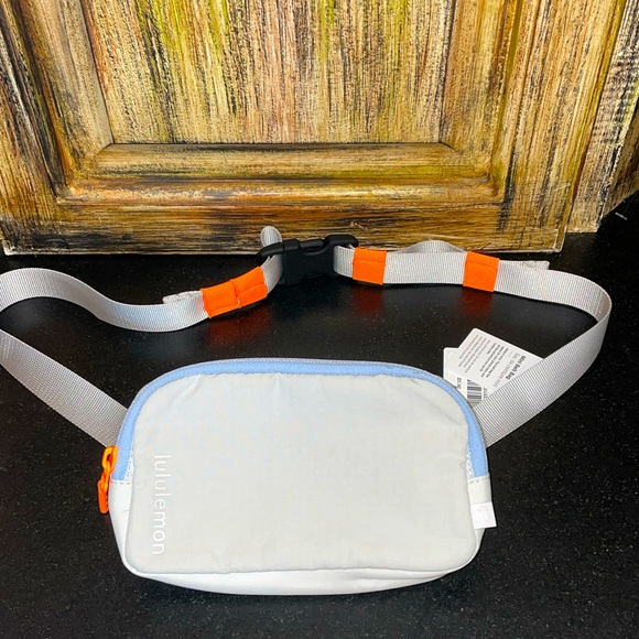 Lululemon Athletica Mini Belt Bag - Vapor VPOR release 2022 Rare - Picture 4 of 11